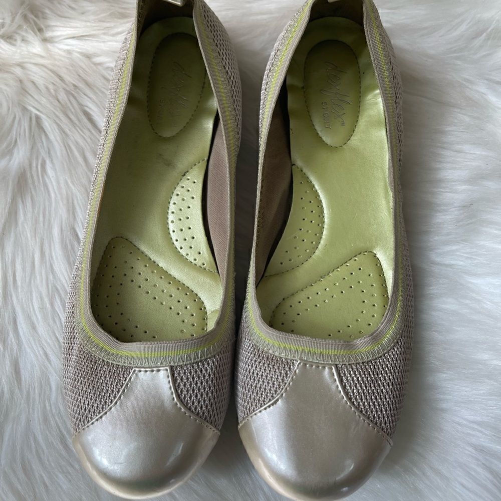 Dexflex comfort Sport gold patent and textile round toe ballet flats scrunch SZ9